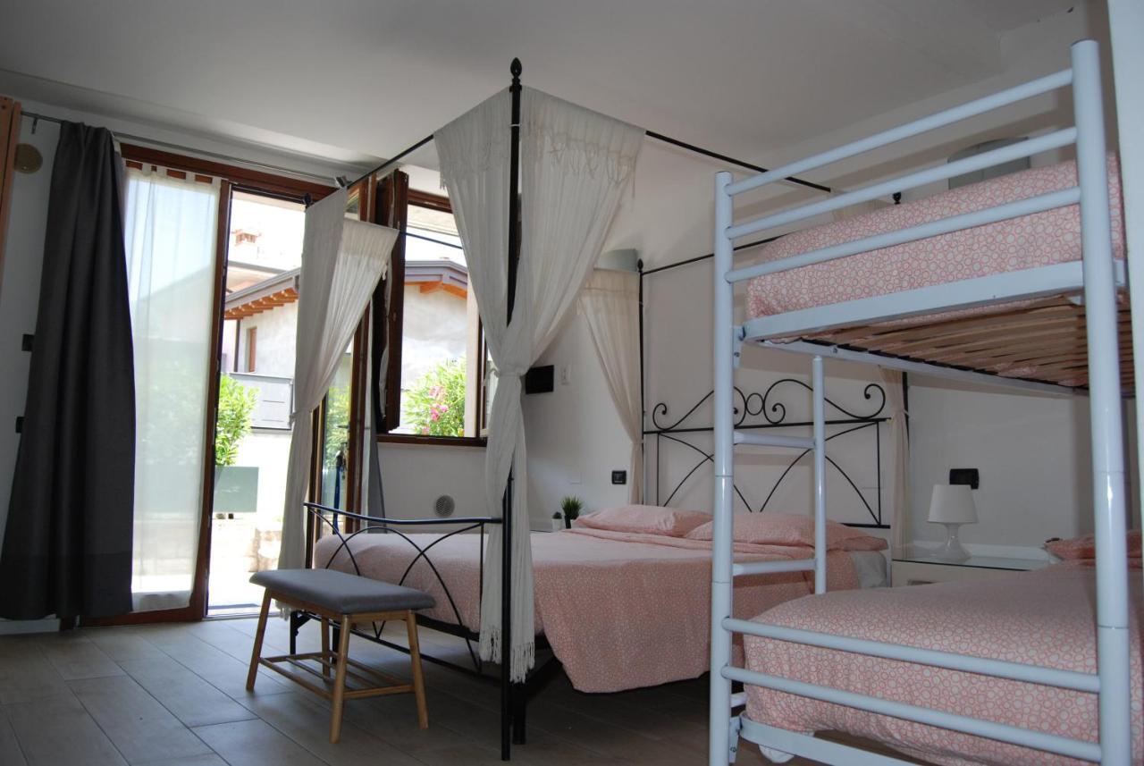 Case vacanza le vele Desenzano del Garda Exterior foto