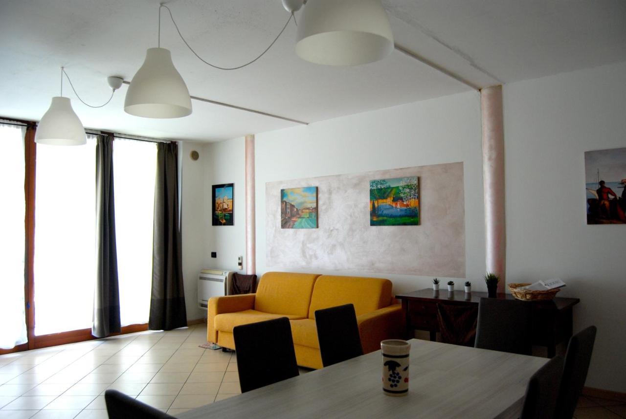 Case vacanza le vele Desenzano del Garda Exterior foto