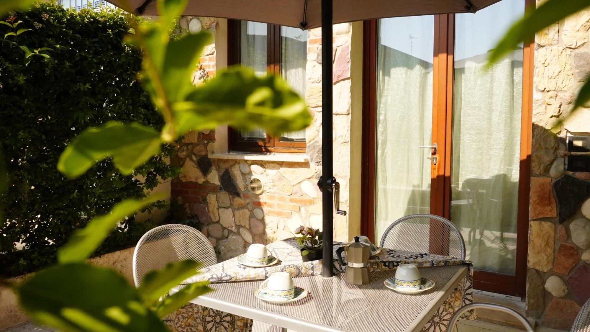 Case vacanza le vele Desenzano del Garda Exterior foto