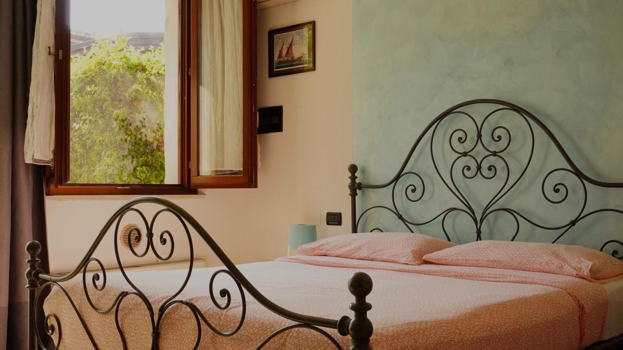 Case vacanza le vele Desenzano del Garda Exterior foto